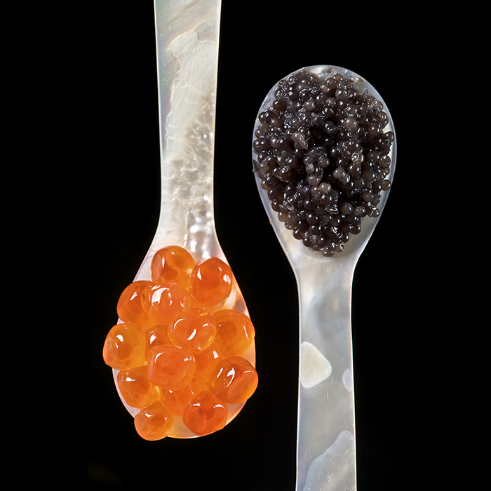 Mother of Pearl spoons with sturgeon caviar and salmon roe. Photo by THOR (Wikimedia Commons).