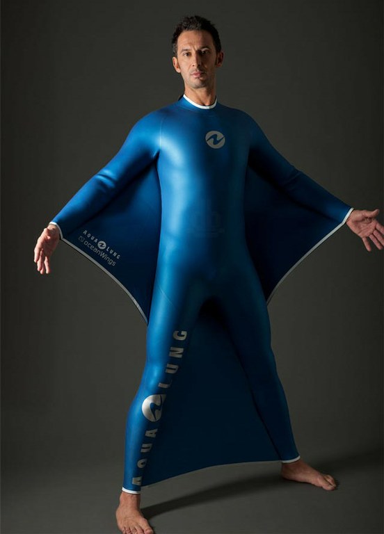 Designer creates Oceanwings, a wingsuit for 'flying' underwater
