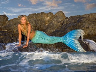 ht_hannah_fraser_mermaid_david_warth_100529_mn.jpg